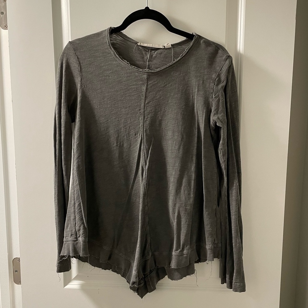 Wilt gray shirt